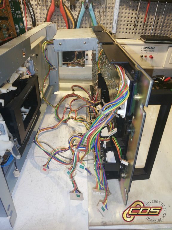 Nakamichi 1000ZXL - internal wiring and connector boards exposed