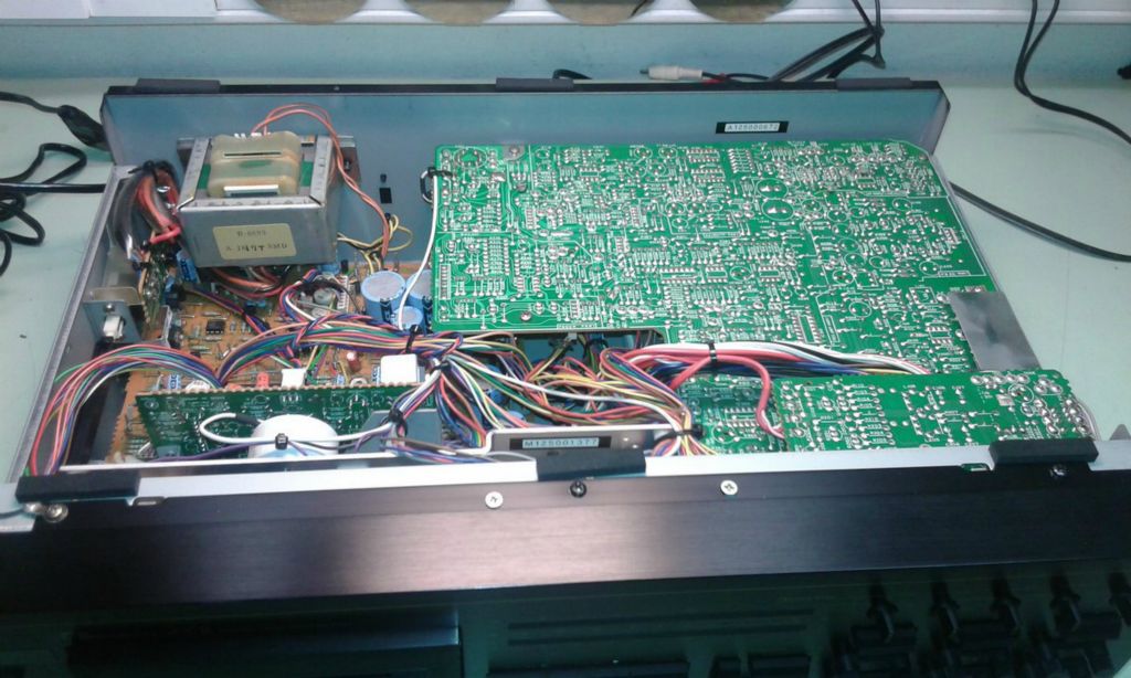 Nakamichi ZX-9 - top cover removed, initial inspection