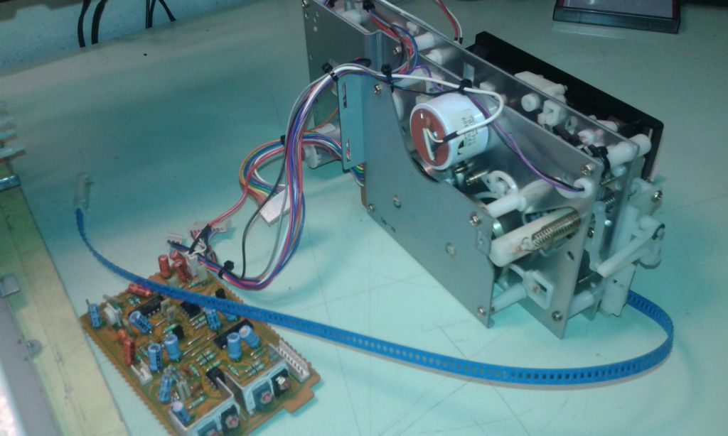 Nakamichi ZX-9 - mechanism exposed before cleaning
